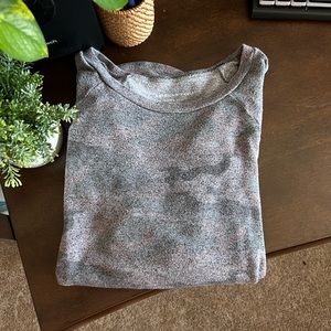 American Eagle long sleeve grey and purple camo shirt. Size Medium (Women’s)